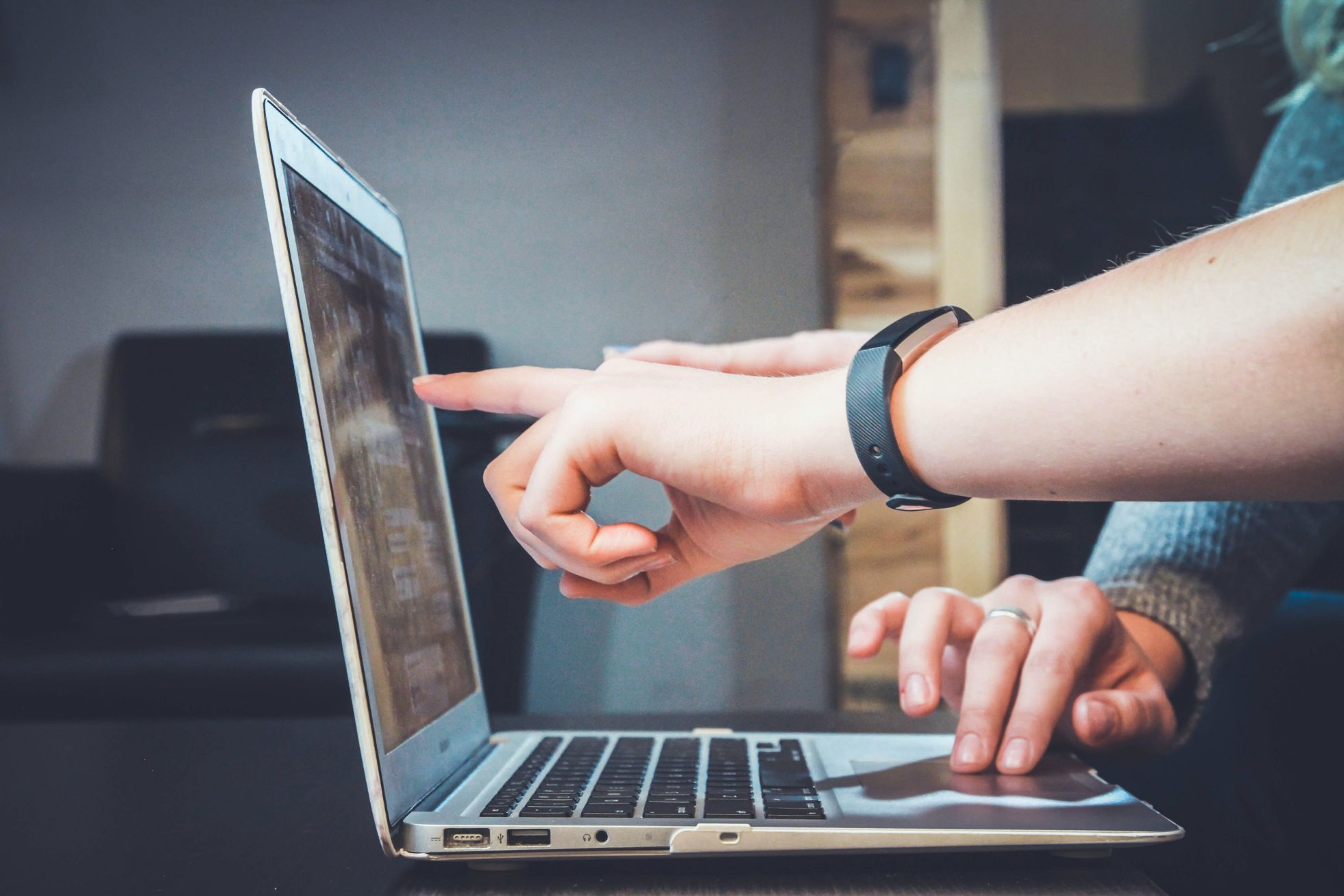 hand pointing to a computer screen